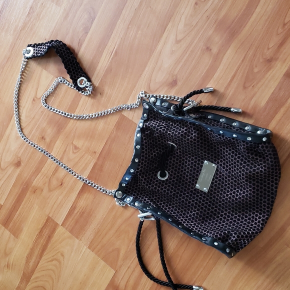 Italian handbag. Purple and black. Chain shoulder strap. Sinched rope to close. - Picture 2 of 5